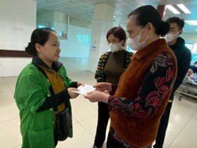 LAN TỎA YÊU THƯƠNG – NHỮNG NGHĨA CỬ NHỎ GÓP PHẦN SƯỞI ẤM NGƯỜI BỆNH