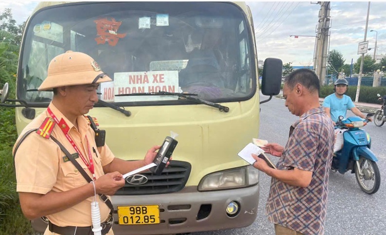 BẮC NINH: TRIỂN KHAI THÁNG CAO ĐIỂM BẢO ĐẢM TRẬT TỰ AN TOÀN GIAO THÔNG