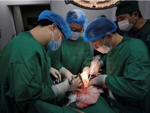 ỨNG DỤNG DAO SIÊU ÂM TRONG PHẪU THUẬT BƯỚC TIẾN NÂNG CAO HIỆU QUẢ ĐIỀU TRỊ CHO NGƯỜI BỆNH TẠI BỆNH VIỆN ĐA KHOA BẮC NINH SỐ 2