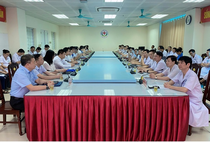 TIẾP VÀ LÀM VIỆC VỚI BỆNH VIỆN CHẤN THƯƠNG – CHỈNH HÌNH NGHỆ AN THAM QUAN, HỌC TẬP VỀ BỆNH ÁN ĐIỆN TỬ VÀ MÔ HÌNH BỆNH VIỆN KHÔNG GIẤY TỜ