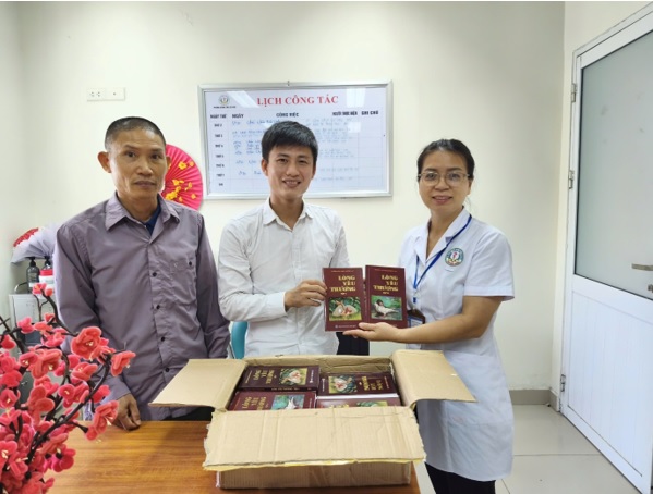 TIẾP NỐI HÀNH TRÌNH LAN TỎA ĐẠO ĐỨC VÀ TÌNH THƯƠNG QUA TỪNG TRANG SÁCH ĐẾN VỚI NGƯỜI BỆNH