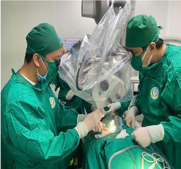 PHẪU THUẬT THÀNH CÔNG THOÁT VỊ ĐĨA ĐỆM CỘT SỐNG CỔ  BẰNG KỸ THUẬT VI PHẪU ACDF