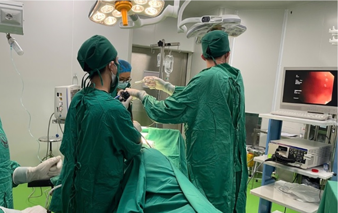 CAN THIỆP NỘI SOI LẤY DỊ VẬT PHẾ QUẢN THÀNH CÔNG GIÚP BỆNH NHÂN 52 TUỔI TRÁNH BIẾN CHỨNG NGUY HIỂM