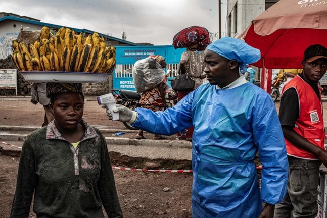 HY VỌNG MỚI TRONG NỖ LỰC ĐẨY LÙI DỊCH EBOLA
