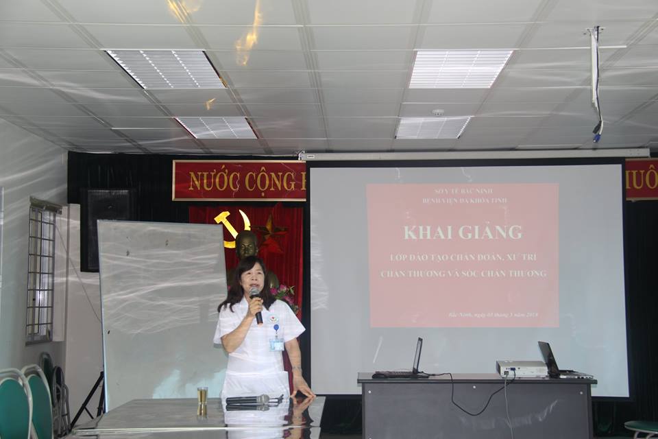 BSCKII. Bùi Thị Thủy – Giám đốc TT ĐT&CĐT, BVĐK tỉnh  Bắc Ninh khai giảng lớp đào tạo