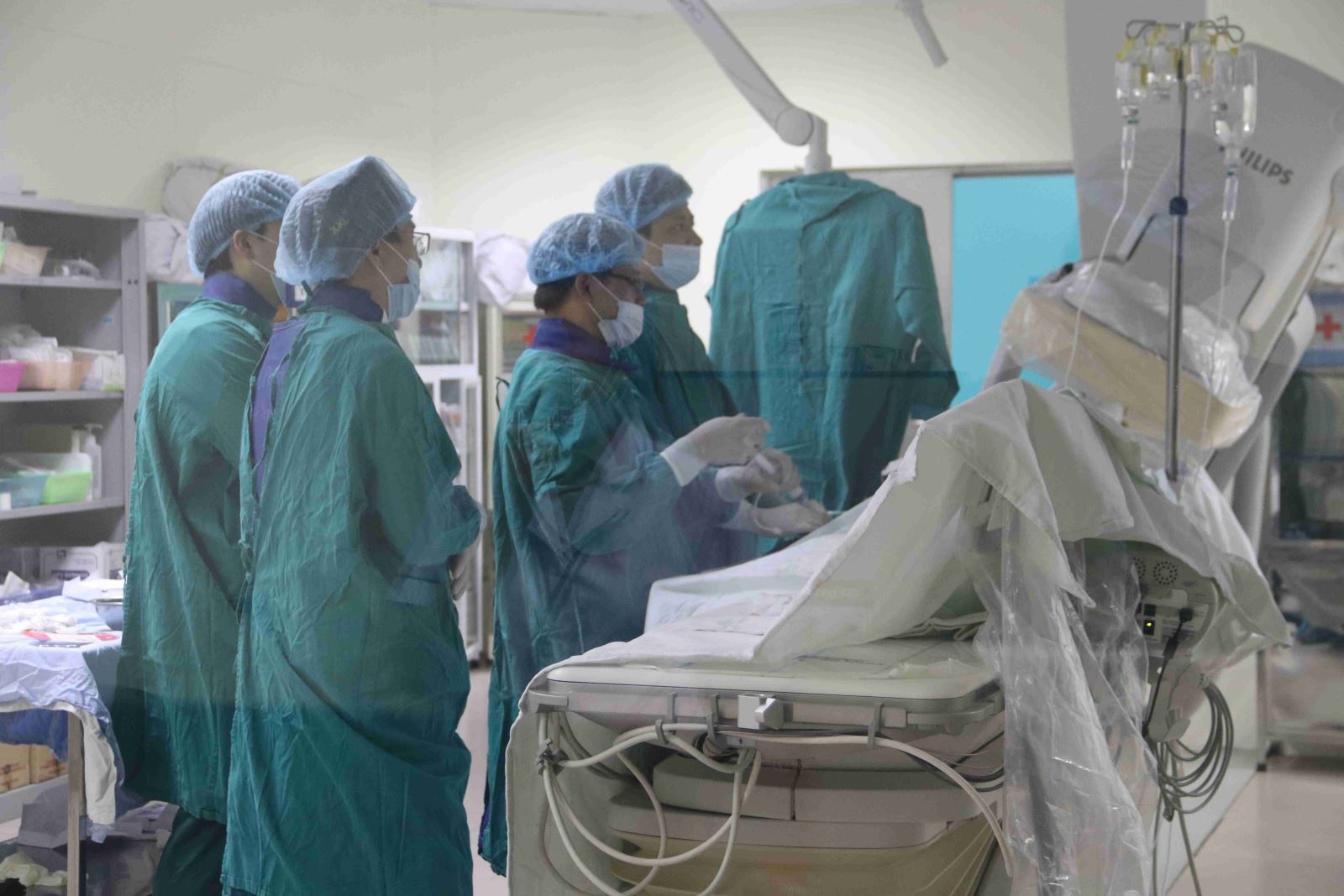 Bệnh viện đa khoa tỉnh Bắc Ninh và chuyên gia người Nhật thực hiện kỹ thuật can thiệp động mạch vành